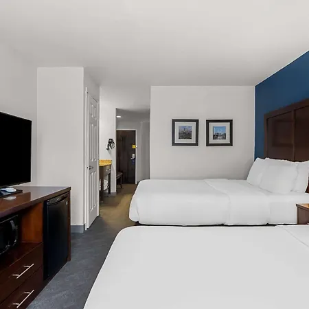 Comfort Inn & Suites Near Tinley Park Amphitheater