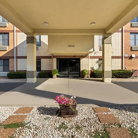 Comfort Inn & Suites Near Tinley Park Amphitheater