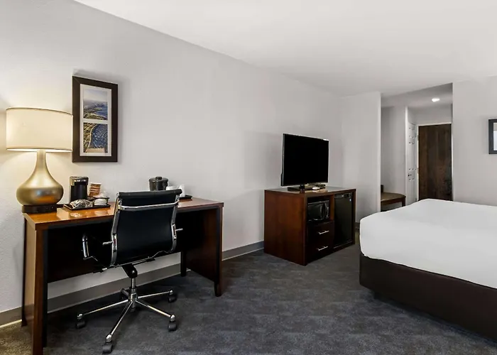 Comfort & Near Amphitheater Hotel Tinley Park
