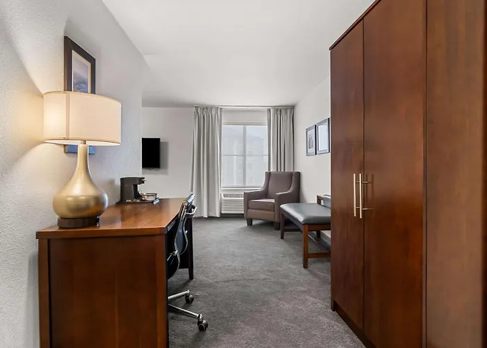Hotel Comfort & Near Amphitheater 4*