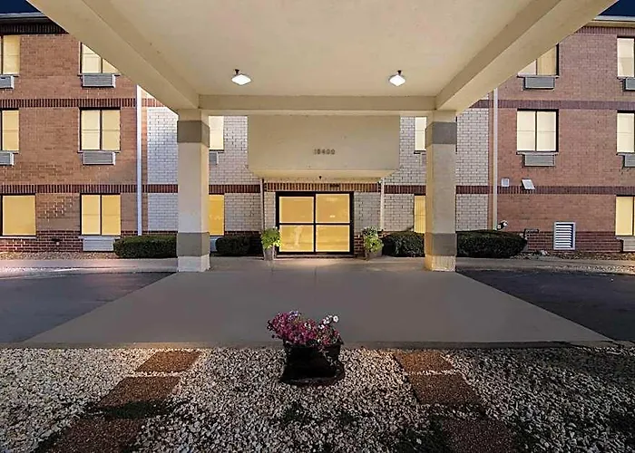 Comfort & Near Amphitheater Hotel Tinley Park