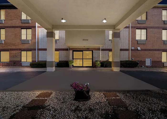 Comfort & Near Amphitheater Hotel Tinley Park