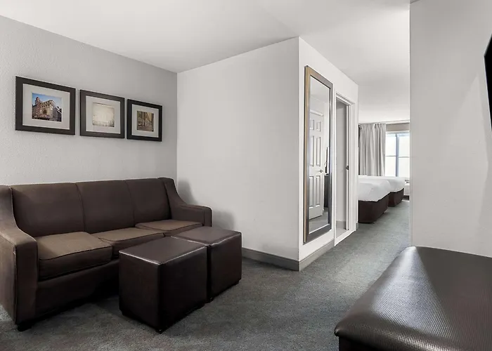Hotel Comfort & Near Amphitheater 4*