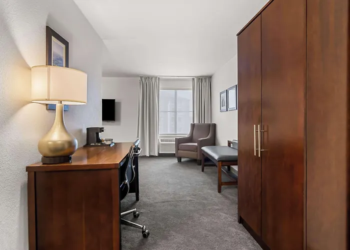 Comfort & Near Amphitheater Hotel 4*